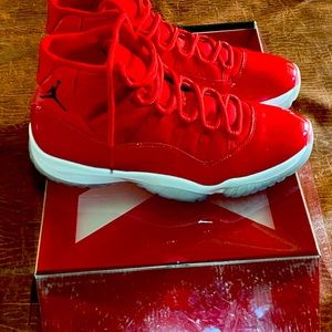 Nike Air Jordan’s Retro 11 Red Great condition